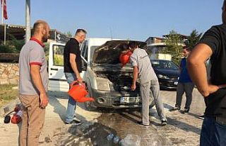 Yalova’da yanan araca pet şişeli müdahale
