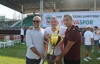 Yalovaspor kupasına kavuştu