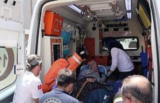 Yangın sırasında balkonda mahsur kalan yaşlı...