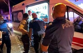 Yangını söndürmeye çalışan kişi dumandan etkilendi
