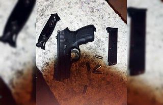 Yaralama suçundan aranan şüpheli silahla ve bıçakla...