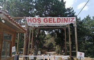 Yasak olmasına rağmen gölet piknikçilerle doldu...