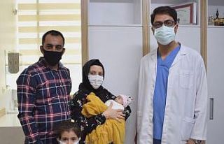 Yaşamaz denilen Buğlem bebek hayata tutundu