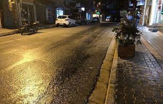 Yola dökülen yağ ulaşımı aksattı