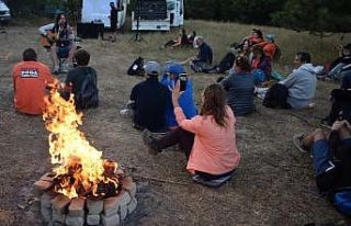 Yürüyüşe katılanlara doğada konser sürprizi