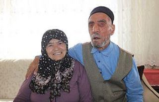 Yüzünü hiç göremediği eşinin sesine aşık...