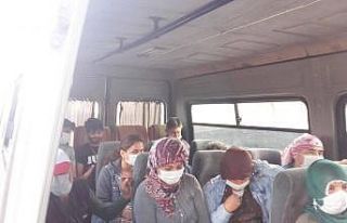 13 kişilik servis aracında 20 kişi taşıyan şoförü...