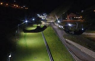 2 bin 300 rakımda zipline hattına kurdukları hamakla...