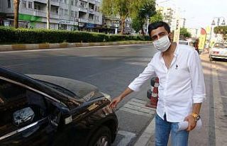 32 dakikada dinlene dinlene arabayı parçaladı