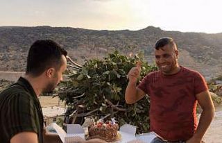 35 yıldır doğum günü kutlamamıştı, pastayı...