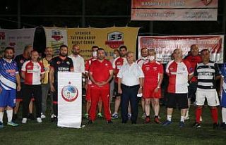 500 Kavaklı genç yeşil sahada