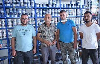 50 yıldır işlettiği dükkanı elamanlarına devretti