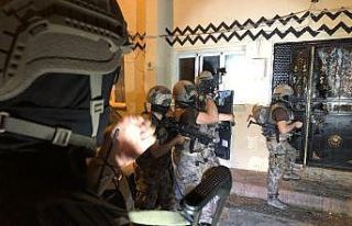 55 adreste 52 gözaltı