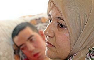 6,5 yıldır gözlerini kırpamıyor, annesi uyuduğunu...