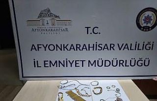 70 bin liralık ziynet eşyası çalan hırsızlar...