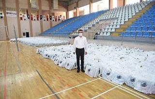 8 bin çocuğa okul hediyesi