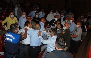 Adana Büyükşehir Belediye Meclisinde kavga