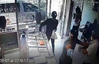 Adana’da 29 saniyelik kuyumcu soygunu güvenlik...