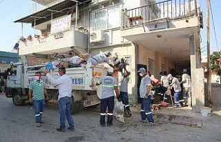 Adana’da bir evden 11 kamyon çöp çıktı