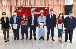 Adana’da yılın ahisine plaket verildi