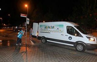 Adapzarı’nda sokak ve parklar dezenfekte ediliyor