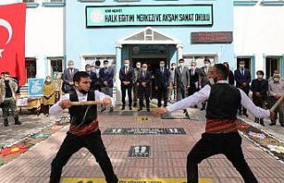 Ağrı Valisi Dr. Varol, Halk Eğitim Merkezi’nde...