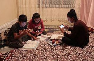 Ağrı’da köy halkı çocukları için köye internet...