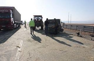 Ağrı’da traktör devrildi: 3 yaralı