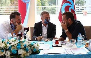 Ahmet Ağaoğlu ve yönetim kurulu üyeleri basın...