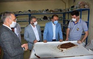 AK Parti’li Baybatur’dan CHP’li Özel’e üzüm...