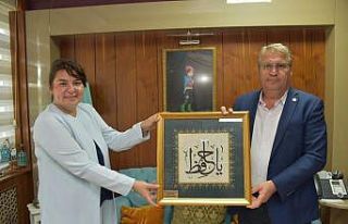 AK Parti’li İskenderoğlu Yunusemre’nin projelerini...