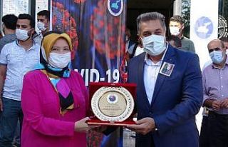 Akademisyenlerin yazdığı “Covid-19 Güncel Yaklaşım”...