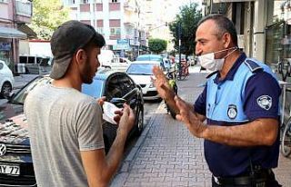 Akdeniz zabıtası, maske takmayanları uyardı