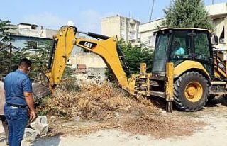 Akdeniz’de boş arsalar temizleniyor
