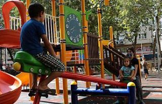 Akhisar Belediyesinden çocuklara 7 yeni oyun parkı