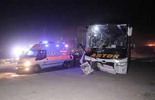 Aksaray’da otobüs ile tır çarpıştı: 4 yaralı