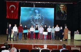 Akşehir Belediyesinden başarılı öğrencilere...