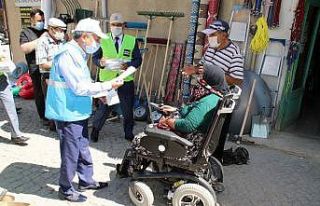 Akşehir’de maske dağıtımı