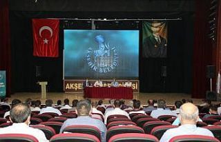 Akşehir’de muhtarlarla istişare toplantısı yaptı