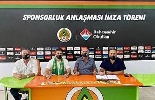 Alanyaspor’da stadyum sponsoru bu sene de değişmedi