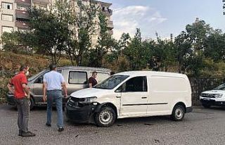 Alaplı’da iki otomobil çarpıştı: 3 yaralı