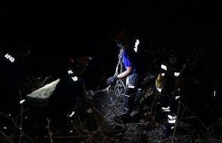 Alkollü şahıs 10 metreden kayalıklara düştü