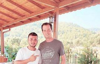 Alp Kırşan tatilini Çökertme’de geçiriyor