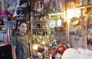 Amasya Suluova’da müze gibi çiçekçi dükkanı