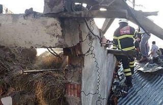 Amasya’da saman dolu ahır yandı