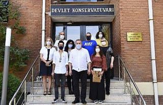 Anadolu Üniversitesi uluslararası düzeyde sanatçı...