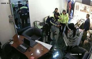 Annesinin çarşafıyla kuyumcuyu soymak isteyen zanlıya...