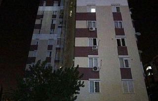 Antalya’da 5’inci kattan düşen kadın hayatını...