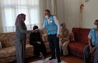 Antalya’da evleri yanan ailelere Türkiye Diyanet...