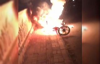 Antalya’da motosiklet alev alev yandı
